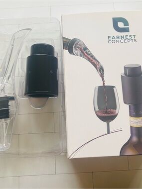 Black Wine Pourer & Stopper Set